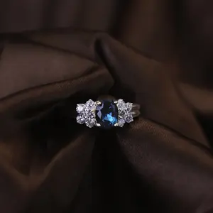 LunaStdla Blue Snowflake Ring - Elegant Classical Cubic Zirconia Ring for Women Girls, Vintage Style Floral Design, Suitable for Date Night Wedding Anniversary Daily Wearing, Perfect Gift for Mom Girlfriend