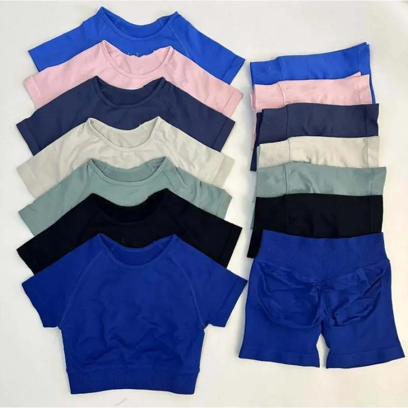 Exclusively Designed for Women: dFyNE Seamless Activewear Set – Comfortable for Sports & Suitable for All Sports Scenarios, Yoga Short-Sleeve Top & Ruched Cuffed Shorts