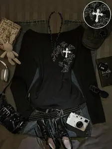 Black cross Gothic long-sleeved top, off-shoulder fitted long-sleeved T-shirt, magnificent silver print, avant-garde Gothic atmosphere 🔥 Perfect for #OOTD, #AltFashion, #EmoRevival. Suitable for punk, grunge rock or dark and enchanting appearance - comfo