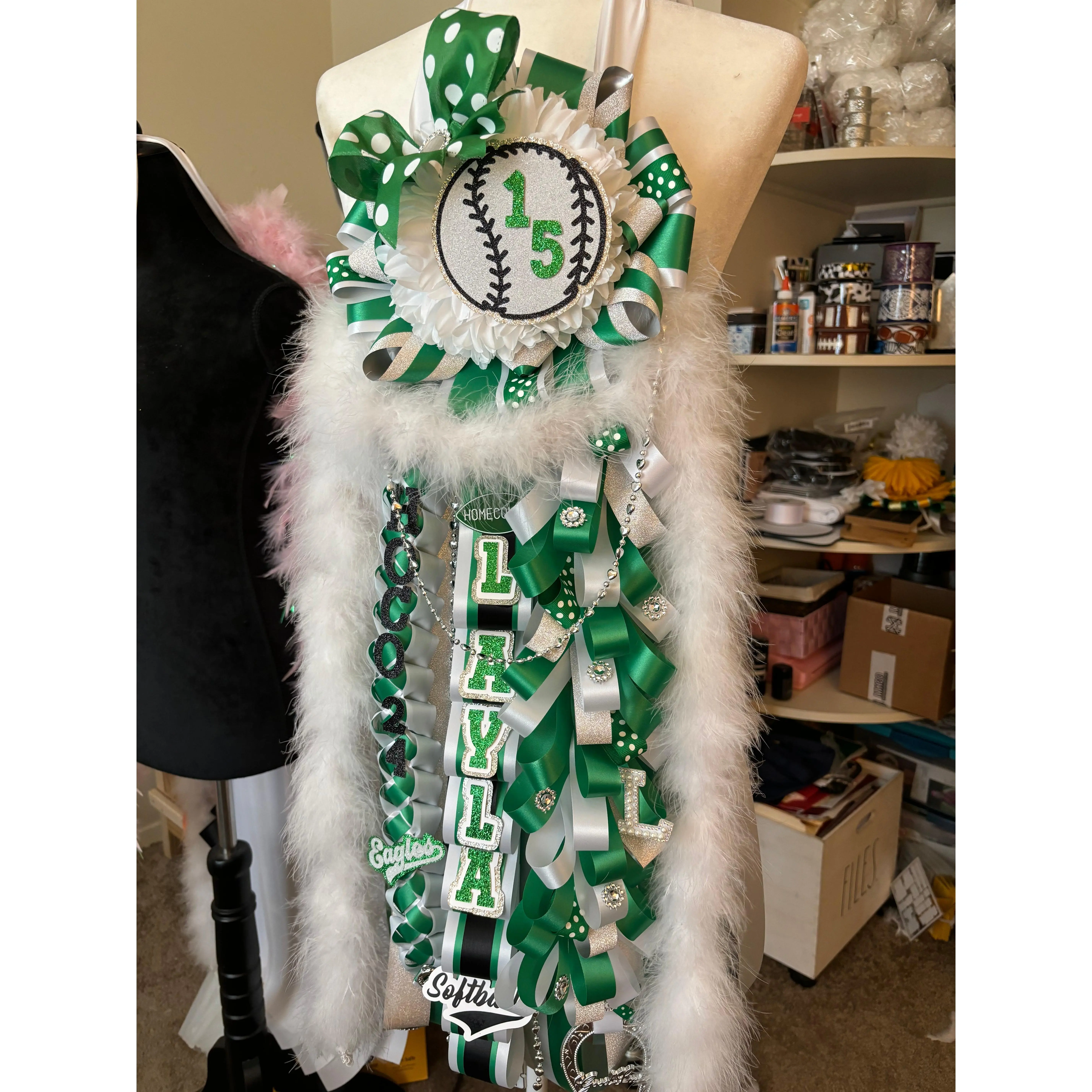 Homecoming 2.0 Mum 24-26" - 6.5" mum flower