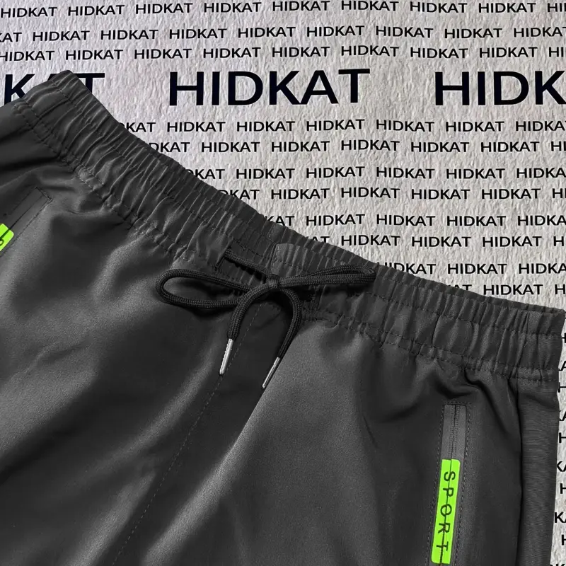 Women’s cargo pants with multiple pockets for spring and autumn—thin, straight-leg casual long pants featuring zippered pockets and an elastic waistband, suitable for outdoor sports and everyday outings.