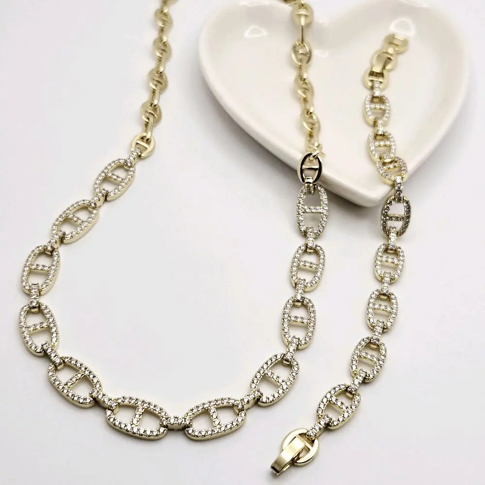 Elegant Pig Nose Necklace Set with Zirconia - Gold Plated Chain & Rhinestone Accents for Women's Fashion Jewelry