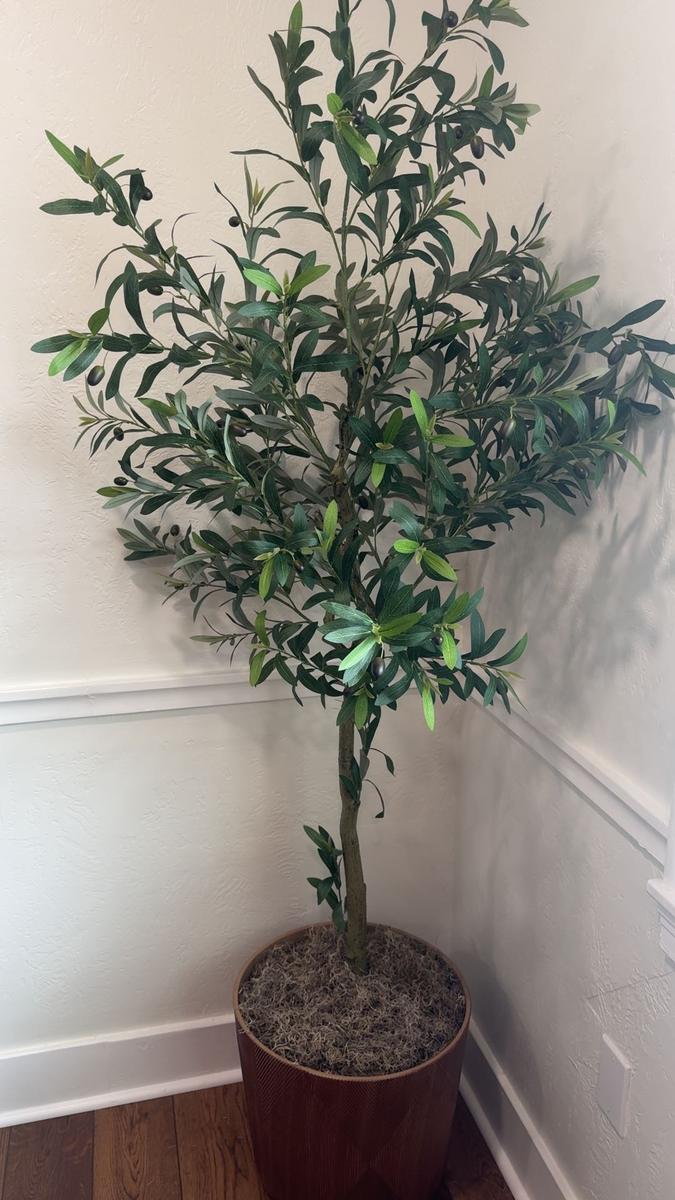 Item: 6FT 863 Leaves 36 Fruits