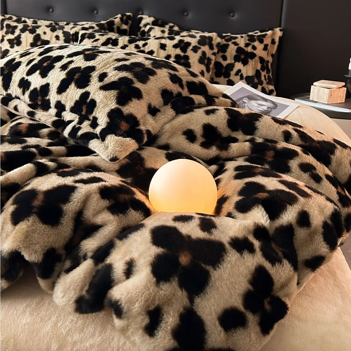 Luxury Faux Rabbit Fur Butterfly Pattern Bedding Set, Cozy Warm All Season Duvet Cover with Pillowcases, Elegant Solid Color Home Decor for Bedroom, Living Room, and Dorm, Soft Decorative Bedding Set