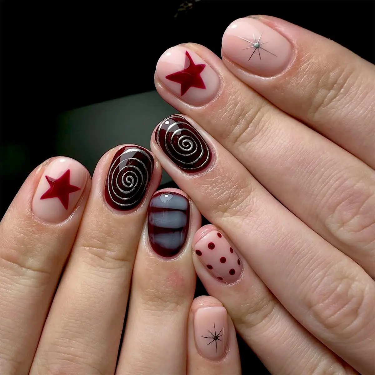 24pcs of red star swirl pattern short square press-on nails with polka dot and starburst decoration, gray crocodile texture, cute Y2K style short acrylic Glossy Fake Nails for women, suitable for everyday wear, Nail Art Design