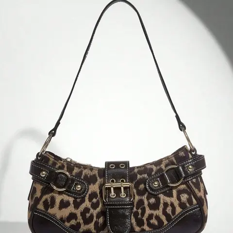 Retro classic punk style leopard print shoulder underarm bag, fashionable purse, personalized fashion metal buckle eye-catching design, niche fashionable and versatile suitable for daily travel, shopping, gatherings and parties, etc.