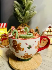 Velas Luz Divina Christmas Mug Candle with Gingerbread Candy Cane & Vanilla Handmade Decor for Festive Home Decor Drinkware