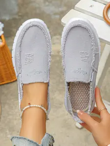 Women's Embroidered Canvas Shoes, Daisy Embroidery, Soft Fashion, Non-Slip Sole, Washable Denim Look, Lightweight Comfort, All-Season Walking Shoes, Footwear