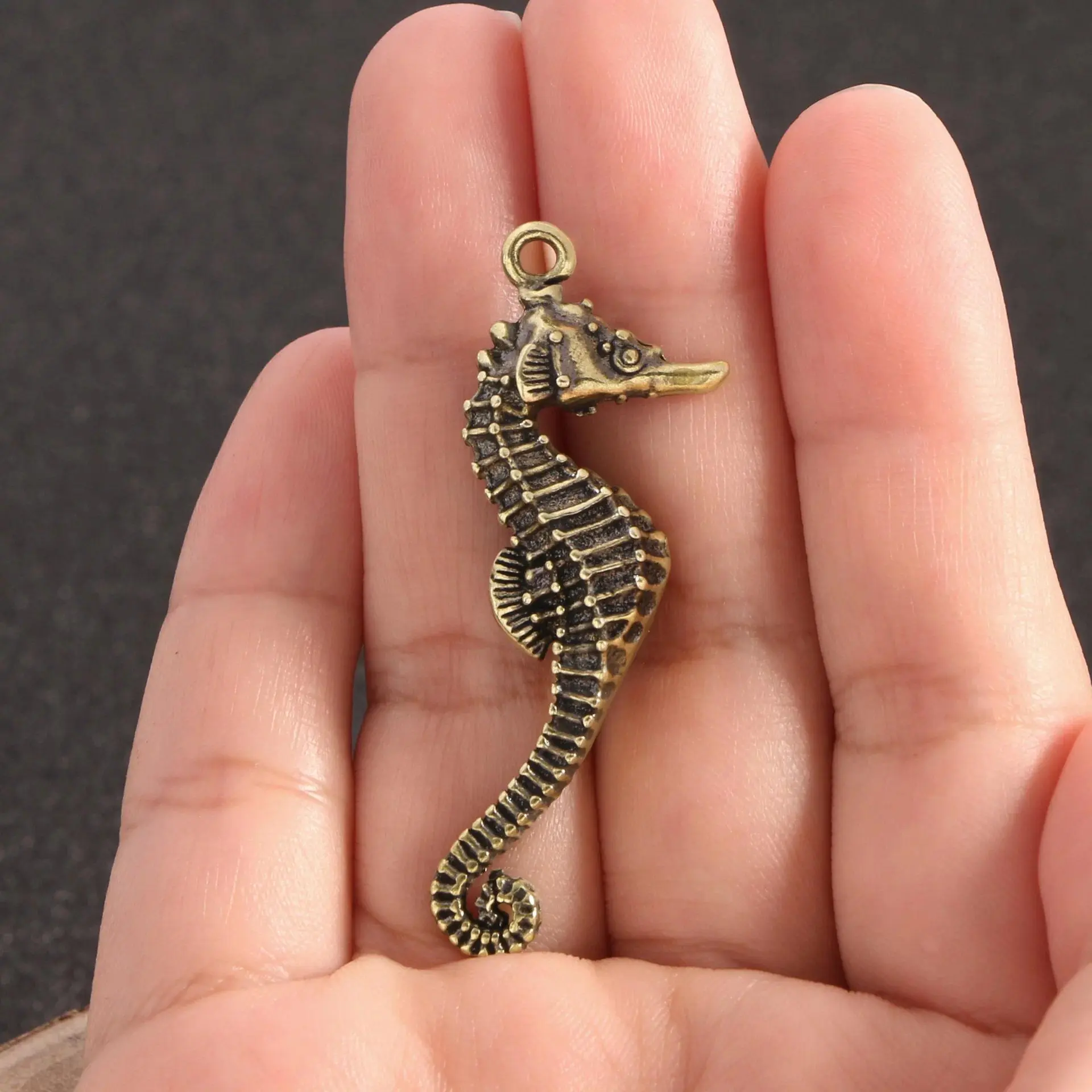Retro Cute Hippocampus Decorative Figurines Seahorse Brass Miniatures Ornaments Key Pendant Marine Organisms Souvenir
