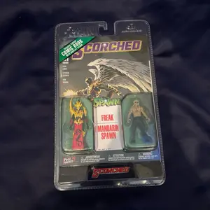 MCFARLANE Collector Spawn Page Punchers 2pk Freak and Mandarin Spawn W/Comic-NIB