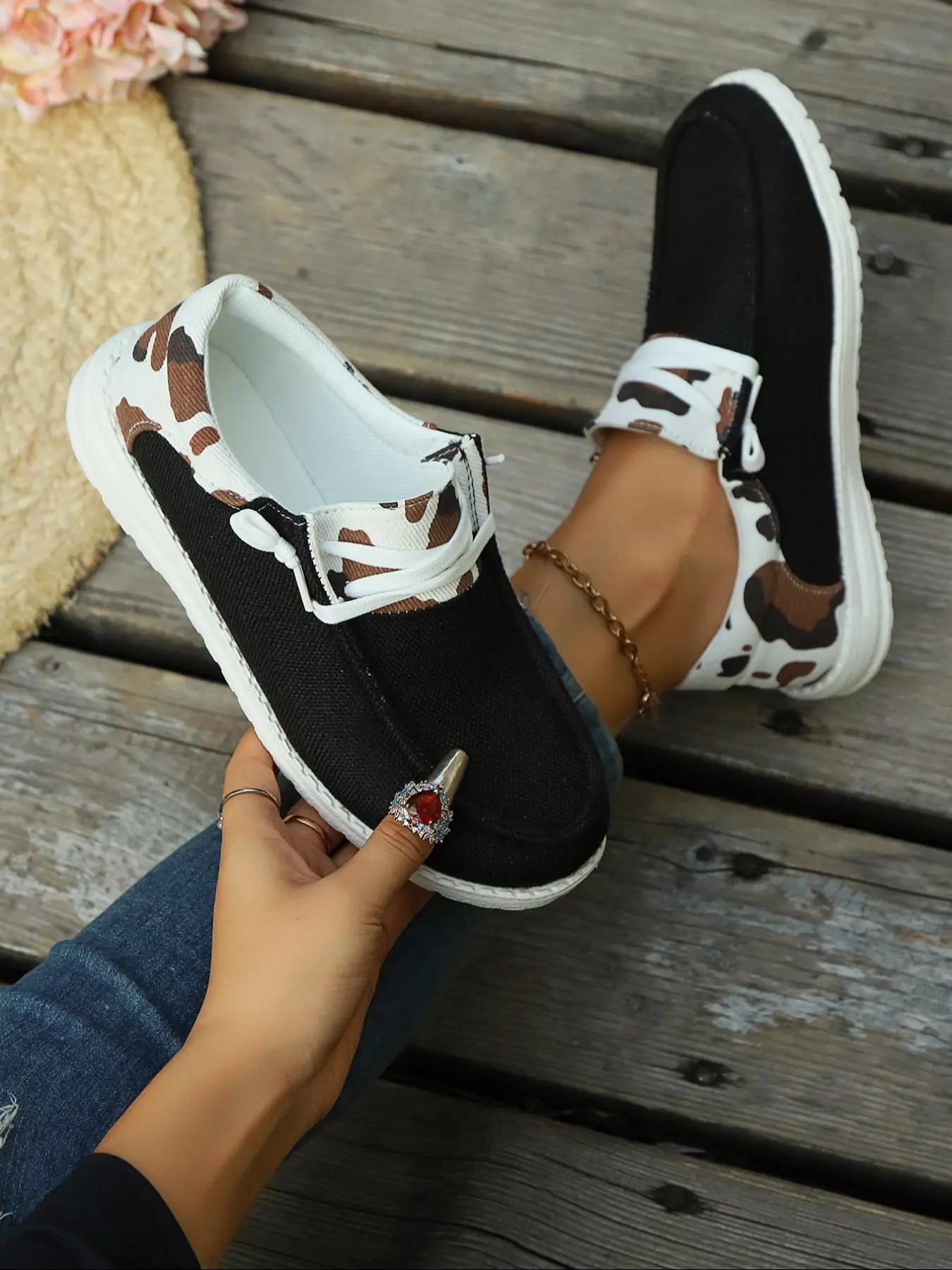 Women's Fashion Camo Print Lace up Round Toe Athletic Trainer Sneakers, Casual Comfortable Sports Walking Shoes, Female Simple All-match Shoes for Daily Used Footwear, Trendy Walking Sneaker, Trending Sneakers, Patchwork Design Sneakers
