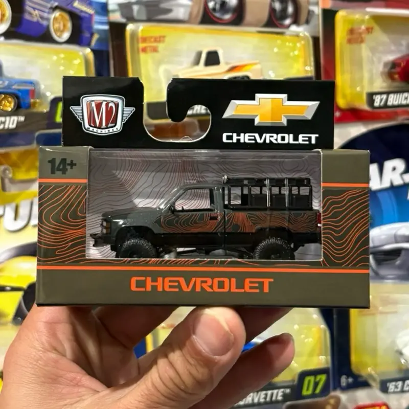 M2 1999 Chevy Silverado 4x4 Diecast Truck 1:64 scale OBS