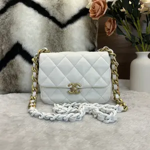 Pre-owned CHANEL White Diamond Quilted Chunky Chain Shoulder Bag with Gold Buckle (Chip Edition) 866
