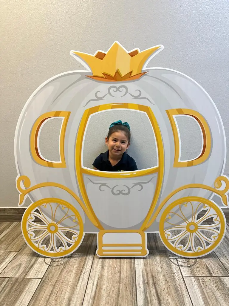 4ft x 4ft Approx Royal Carriage Prop. Party Decor, Coroplast Cutout, Photo prop. Stands Not Included. Scored for shipping Purposes H018