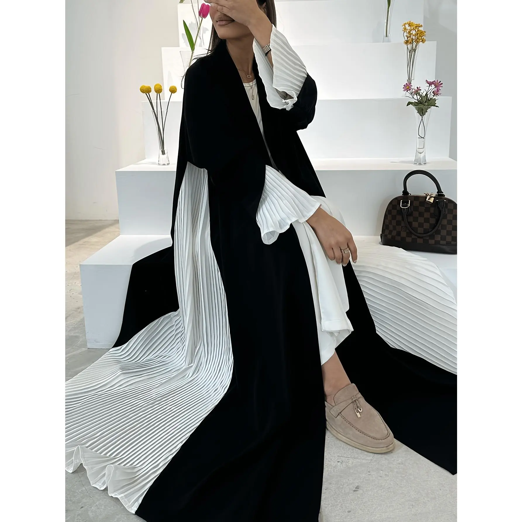 Elegant Pleated Muslim Dress - Modest Women'S Abaya with Long Sleeves, Flowing Striped Pattern, and Flowing Hem - Perfect for Spring & Fall, Islamic Clothing |   Flowing Abaya |   Pleated Design