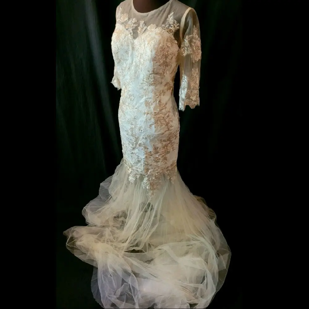 Lady's NWOT Size 16 Vintage Ivory Lace Mermaid Wedding Gown - Formal Wear with Sheer Tulle Train, Premium Fabric Clothe, Elegant Style
