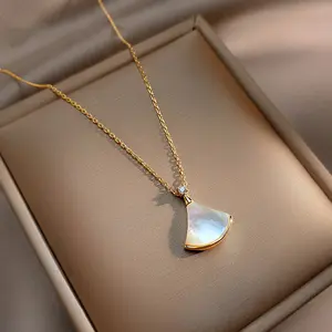 Elegant Cat's Eye Stone Fan-Shaped Necklace for Women – Versatile High-End Light Luxury Collarbone Chain – Stylish Designer Jewelry