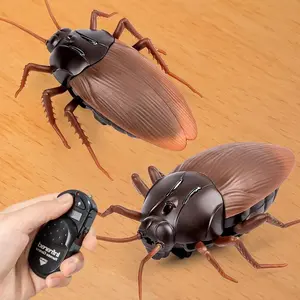 Simulated Remote Control Cockroach (1 Set), Novel and Scary Animal Toy Model, Simulated Sensing Cockroach, Creative Halloween April Fool's Day Mock Gift (Comes with 6 1,5V Button Batteries)
