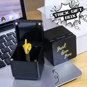 1pc Surprise Middle Finger in a Box | Gag Gift | Prank | Stocking Stuffer | Engagement Wedding Ring Box Fun，Funny Gifts, Tricky Toys, Party Game Toys, Funny Gifts Among Friends, Valentine's Day Gifts