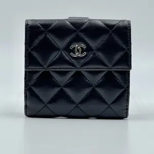 Pre-owned CHANEL Leather Small Leather Goods Lambskin Quilted Compact French Flap Wallet Marine