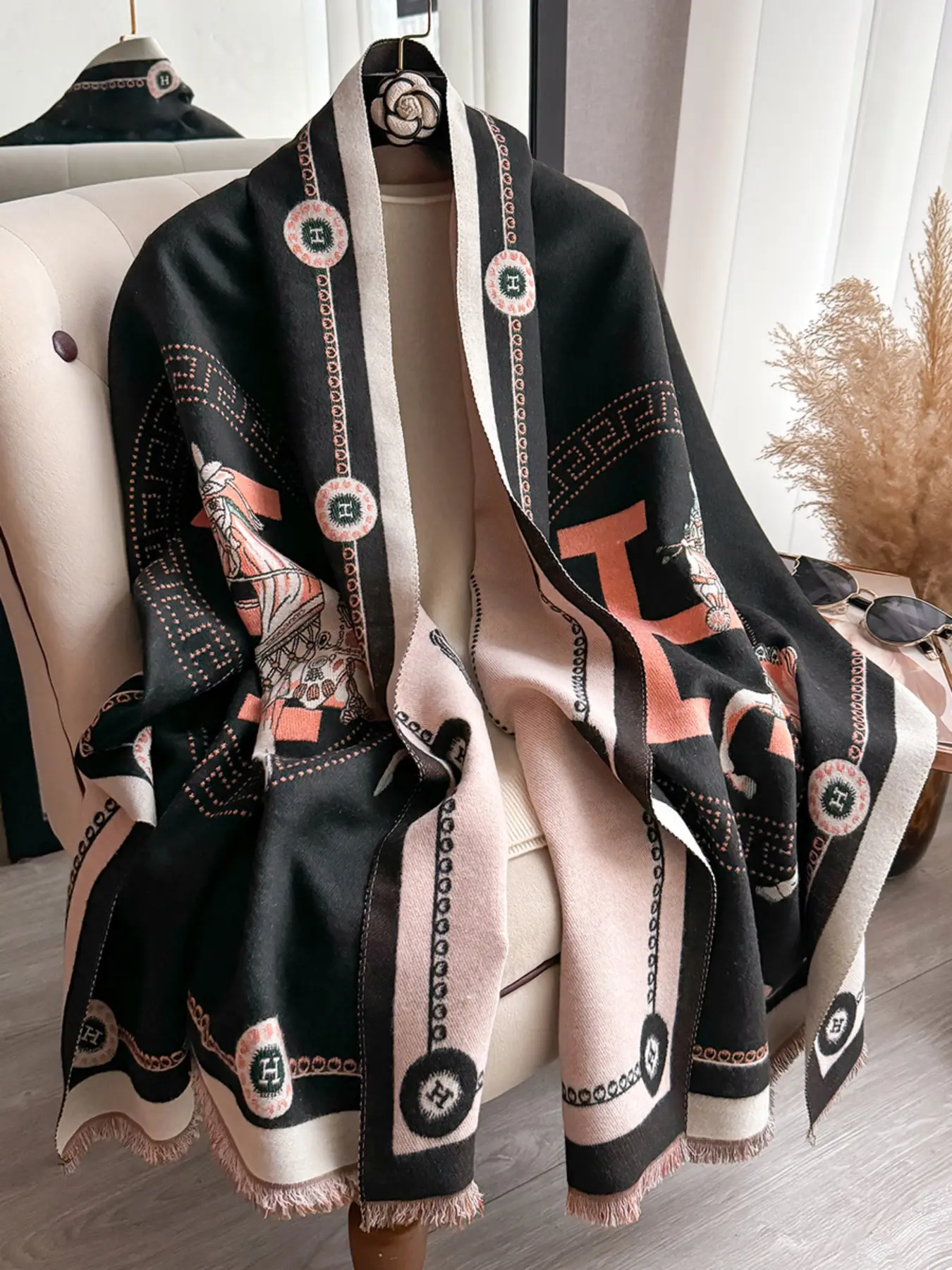 Women's Elegant Animal Pattern Scarf Wrap, Faux Fur Design, Soft & Warm, Perfect for Fall Winter Outdoor Use, Stylish Accessory for Women