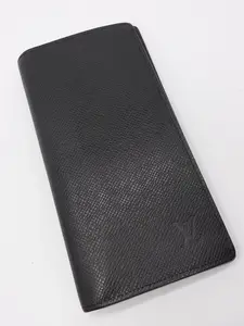 Pre-owned Louis Vuitton Taiga Leather Small Leather Goods Brazza Wallet Elegant Design, Multiple Compartments, Durable & Stylish, Pre Owned, As Is