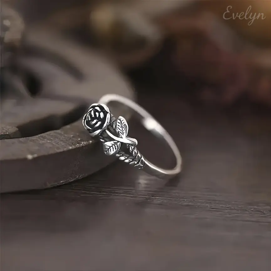 Vintage Carved Roses Ring for Women, Romantic Metal Braided Band with Floral Leaves and an Antiqued Finish, Gold Rings, Antique Rings