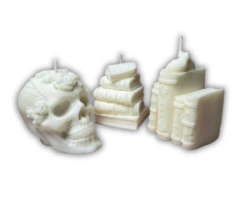Bookish Candle - Unique Book Stack & Skull Design for Cozy Atmosphere Bookish Candle - Unique Book Stack & Skull Design for Cozy Atmosphere