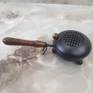 Soporte para quemador de incienso con mango de madera.