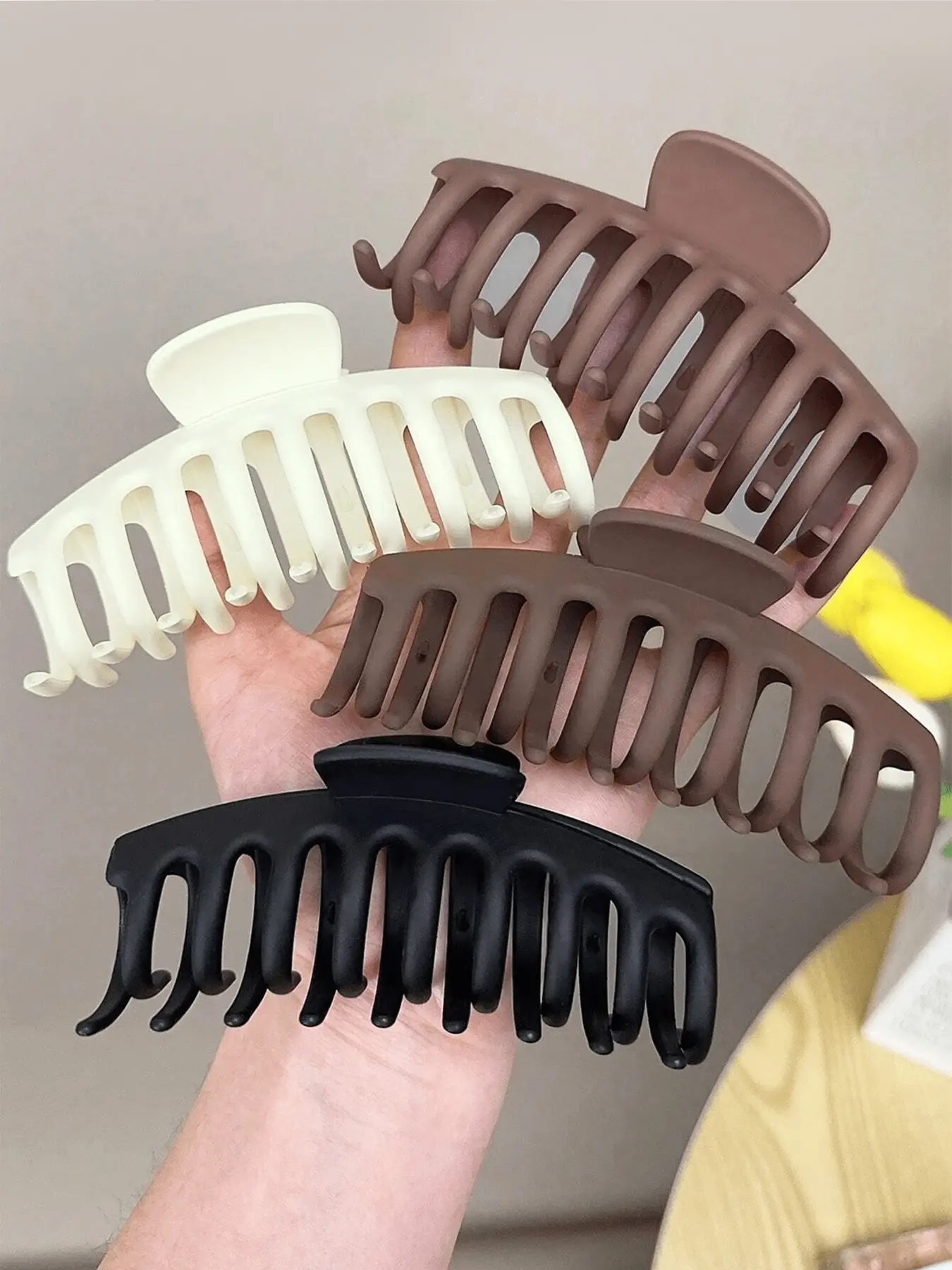 4pcs women's simple hair claws, Clip in claw, Claw Clips, Claw Clip Pack, Hairclips, versatile coffee colored hair accessories, back of the head bun hair, Mother's Day gift, vacation travel, daily casual hair accessories