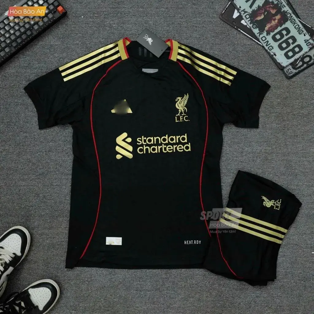 Liverpool FC Black Training Football Kit 2025-26