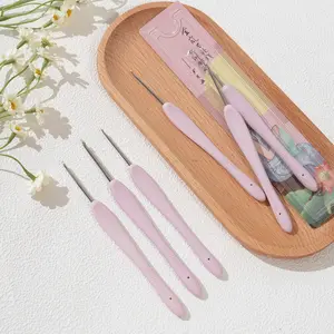 Gold Lan Hook Needle Resin Soft Handle New Stainless Steel Tip DIY Handmade Knitting Yarn Tool, Ideal for Crafting Enthusiasts