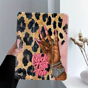 Leopard print clock and tea-themed design, with adjustable stand and pen slot, foldable anti-slip TPU protective case, suitable for Samsung, iPad mini, iPad Air, iPad Pro/iPad 10th generation, 11th generation, and other iPad series protective cases.