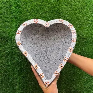 Stone Molcajete Corazón color Blanco 10In Only Piece.