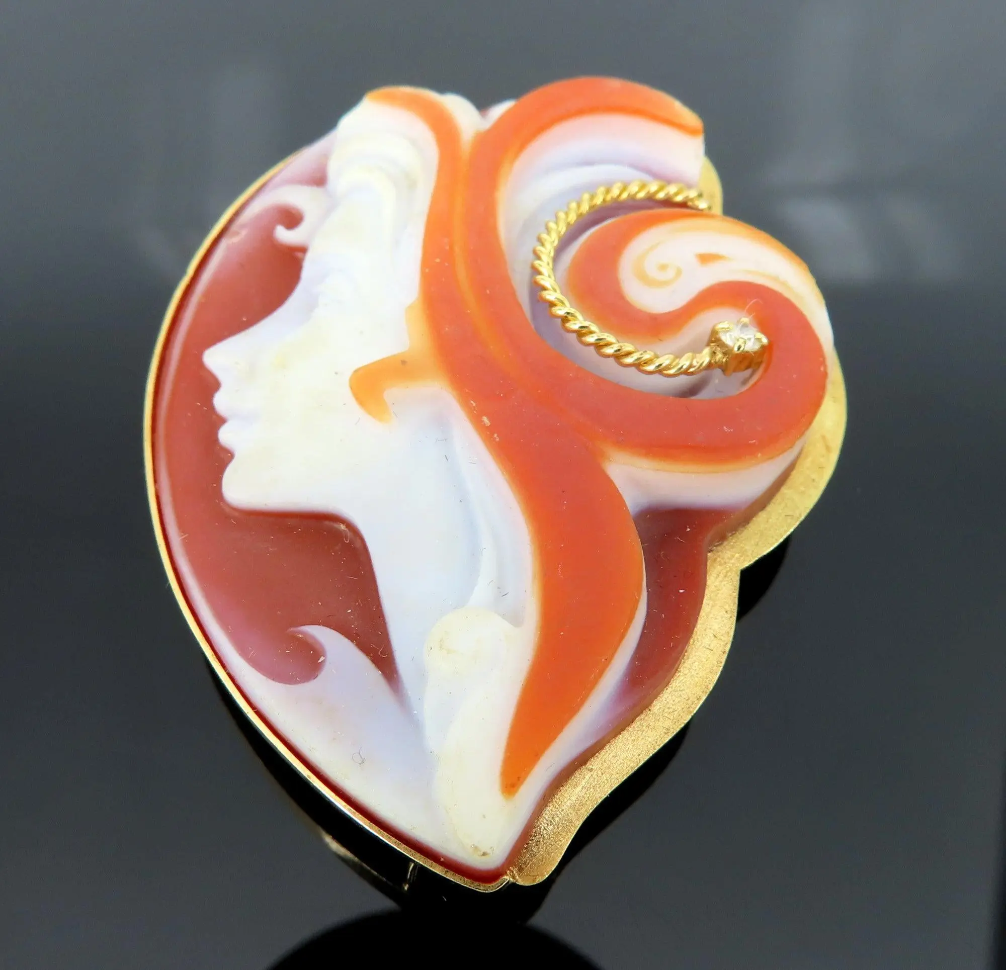 Vintage 0.03ct Diamond & Agate 18K Yellow Gold Cameo Pendant Brooch