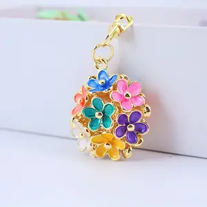 1-Pack Cute Daisy-Shaped Metal Keychain Fashion Accessory, Zinc Alloy-Iron Hollow-Out Pendant, Ring Buckle, Lanyard Loop, Fabric Accent