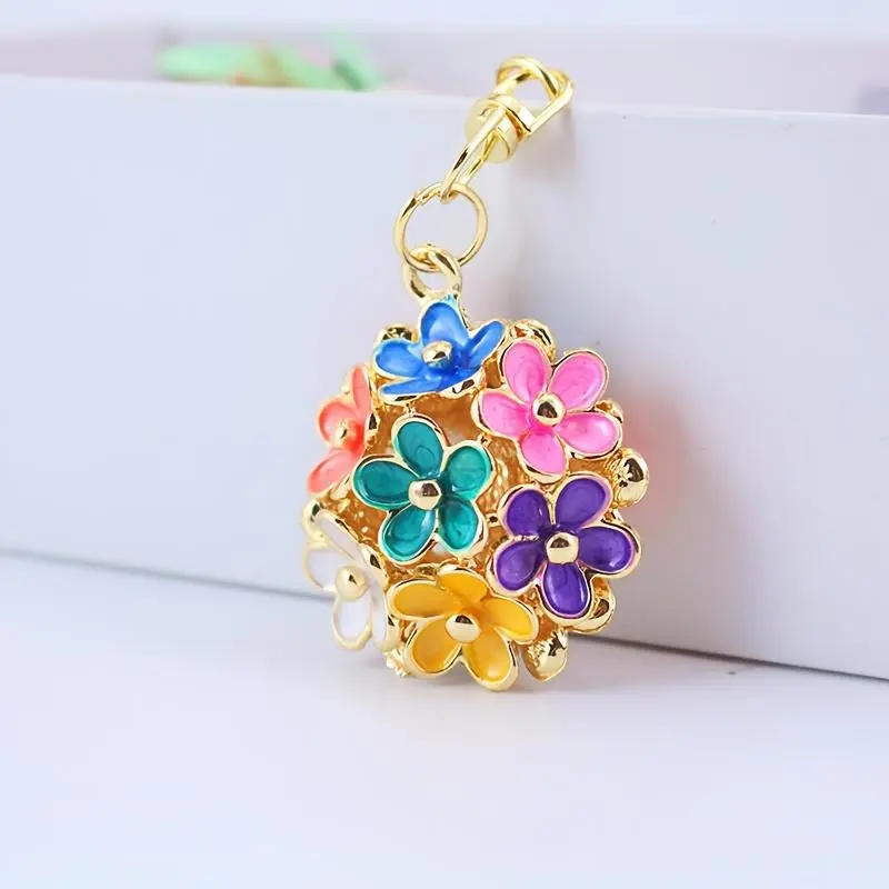 Women's Daisy Motif Keychain, Cute Zinc Alloy Hollow-Out Pendant with Fabric Lanyard Loop for Casual Commuting, Commute Accessories, Floral