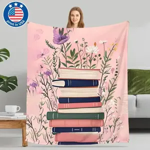 Book and floral pattern. This luxurious flannel blanket is warm and comfortable, made of 280gsm polyester fabric, suitable for all seasons. It's an excellent choice for relaxation, camping, travel, or use in the car or office.