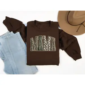 Mama Camo on - UNISEX GRAPHIC SWEATSHIRT