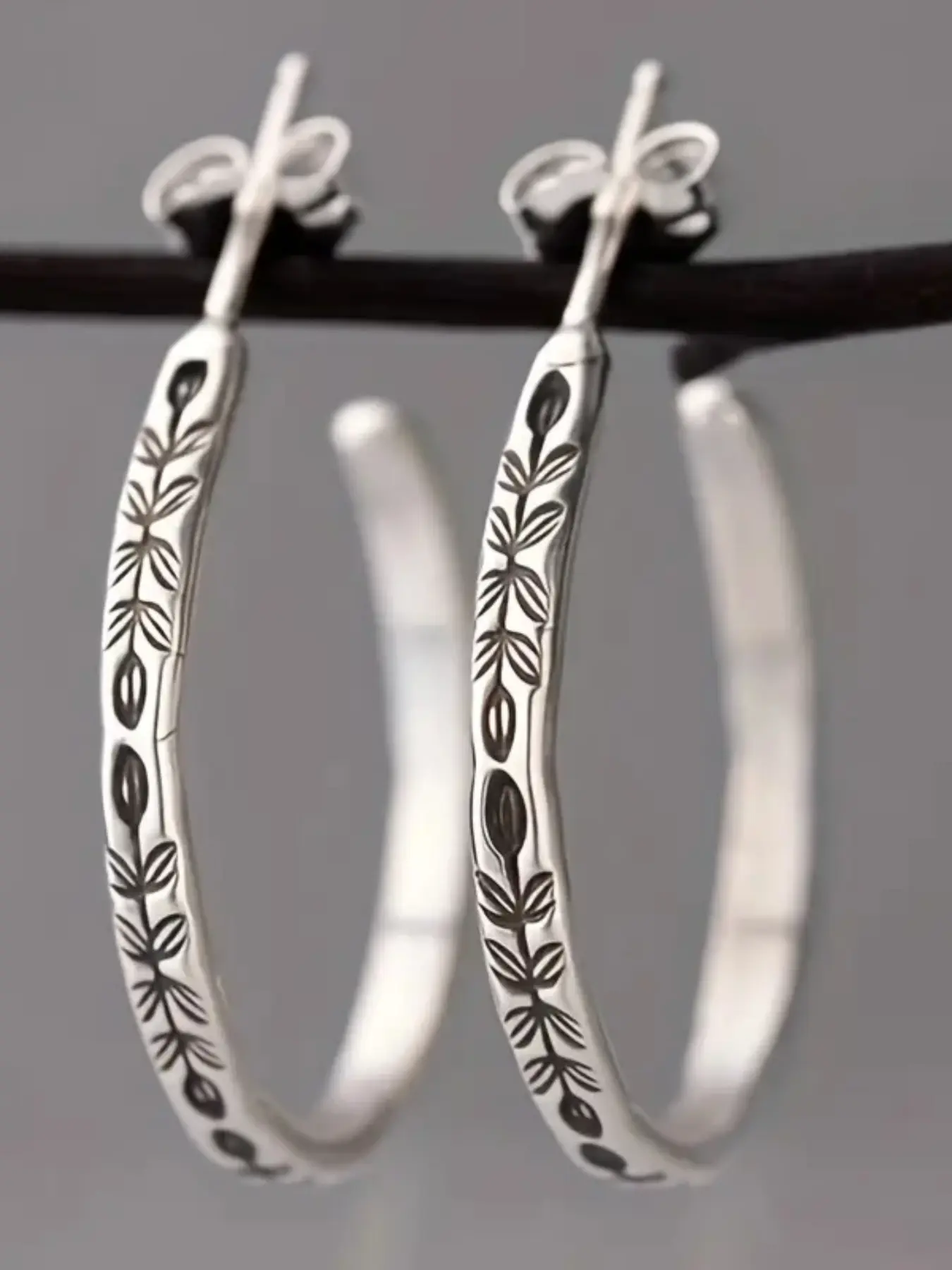 Women's Silver Color Leaf Vein Texture Dangle Earrings, Dangling Earrings, Vintage Unique Pattern Design, Elegant Jewelry for Daily Wear, All Season Wear, Party Ready, Versatile Earrings, Durable Alloy Material, Choking Hazard Safe, Hoop Earrings
