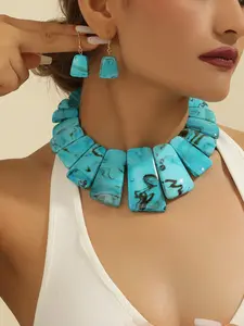 Handmade Resin Necklace and Earrings Set, Bold Party Jewelry for Women, Unique Fashion Accessories, Two-Piece Set, Trendy Jewelry Set, Perfect for Special Occasions