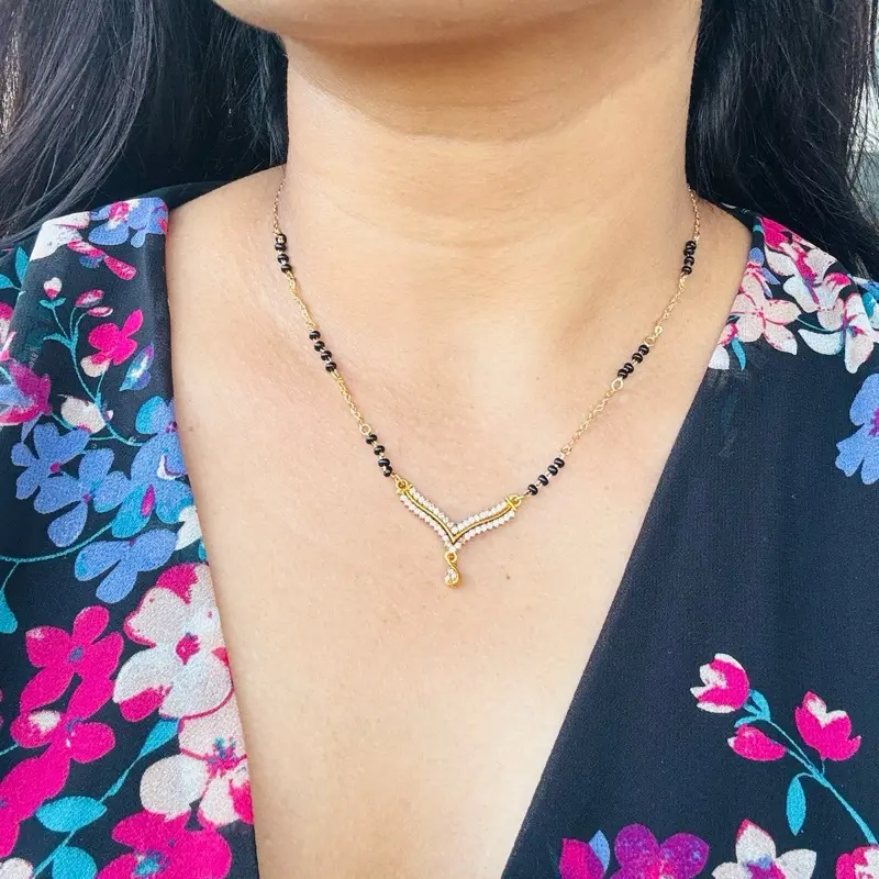 Women's Short Black Mangalsutra with Pendant - Exquisite Chain Jewelry, Fashionable Jewelry Accessories, Elegant Daily Wear Costume Necklace