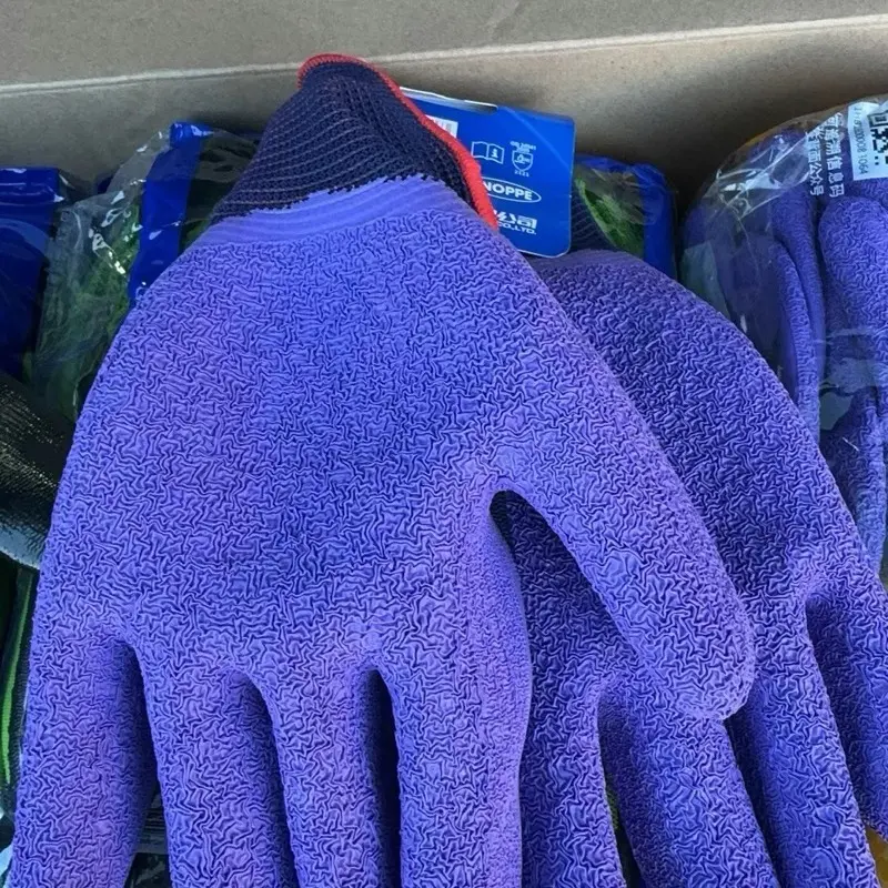 Non-slip, wear-resistant elastic gloves
