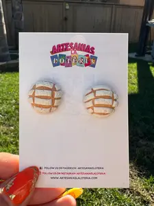 Conchita Stud Earrings white