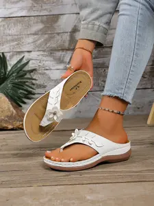 Women's fashionable floral wedge flip-flops feature arch support design for all-day comfort without rubbing your feet. The non-slip thick sole provides invisible height enhancement, suitable for multiple scenarios such as commuting, beach outings and vaca