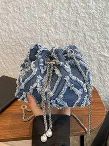 Retro diamond-shaped drawstring one-shoulder bucket bag, casual one-shoulder crossbody bag, Adjustable crossbody shoulder, suitable for daily matching, dating, shopping and other scenarios, Casual crossbody bags