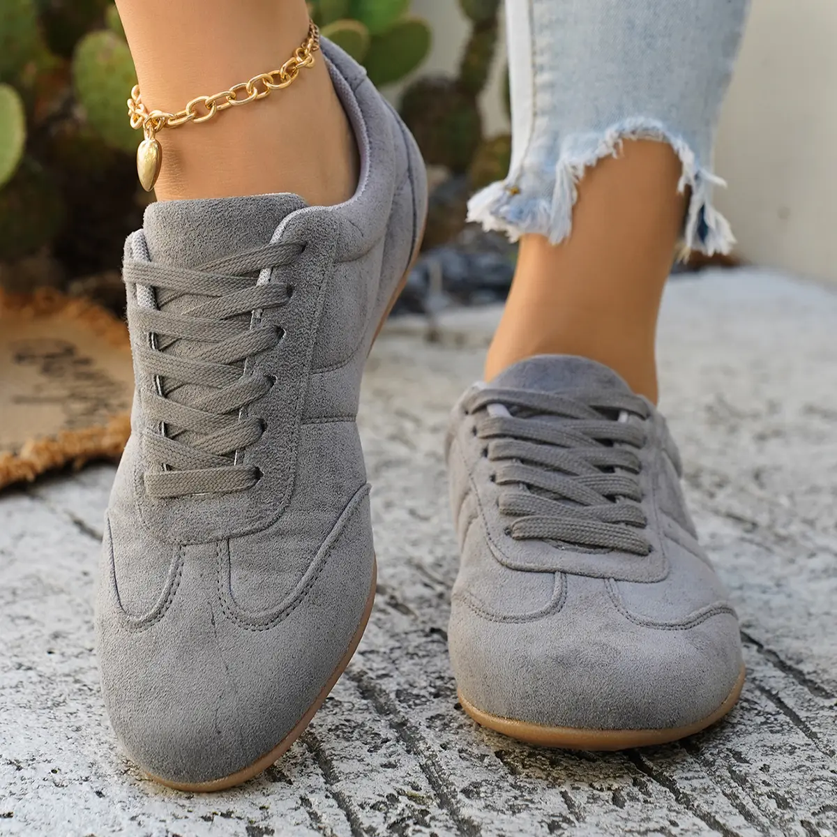 Women's Casual Outdoor Low-Top Sneakers, Fashionable Comfortable Round Toe Closed Sports Trainers