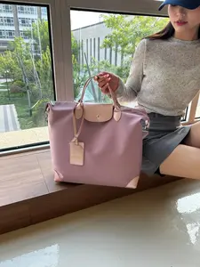 Large Capacity Handbag, Zipper Closure, Fashion Minimalist Travel Bag, Weekend Bag, Ideal for Gym and Outdoor Activities, Stylish and Practical