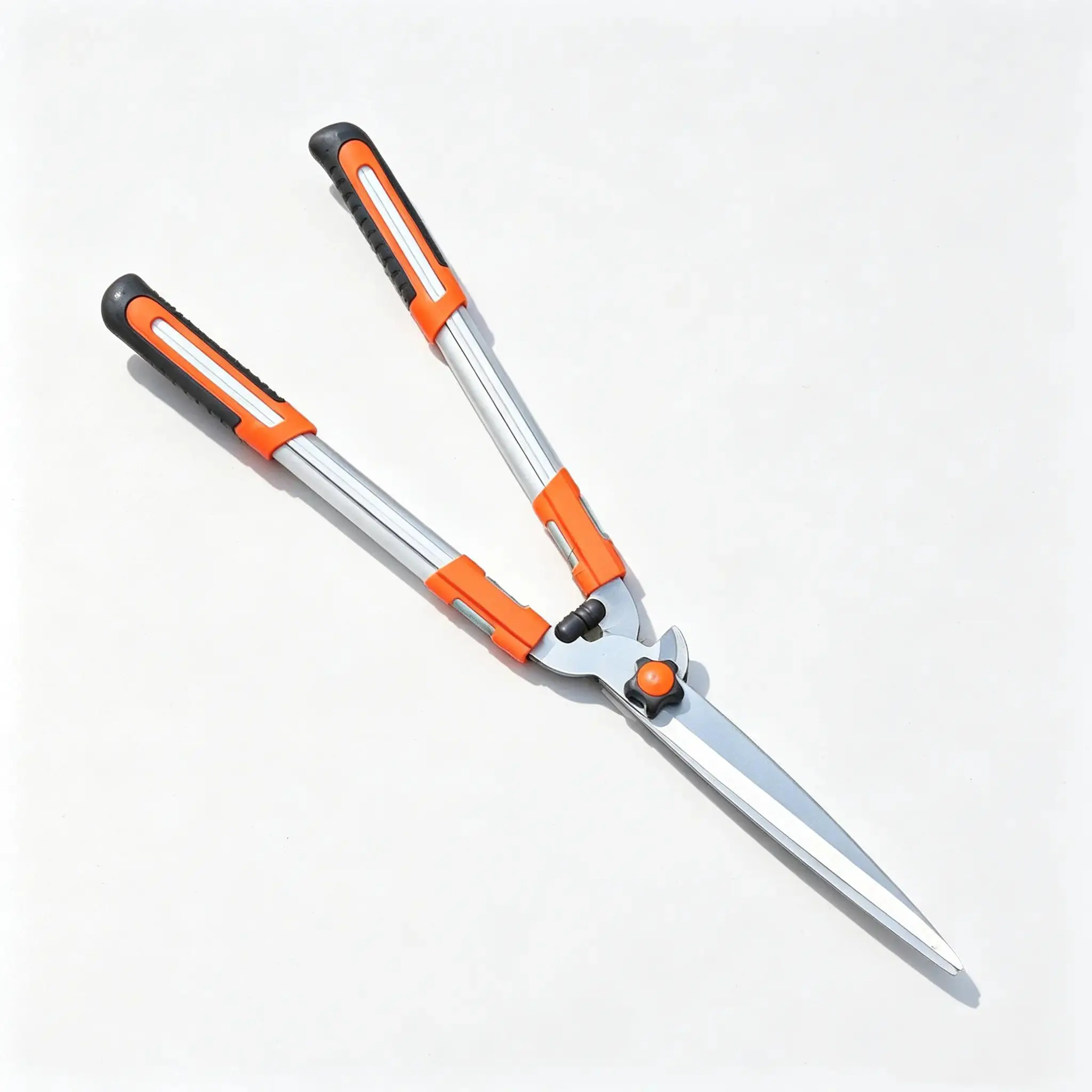 Telescopic Garden Shears - Premium Hedge Shears, Patented Gearing Technology, Lightweight Extendable Aluminium Handles, Japanese SK5 Steel Blades, Heavy Duty Gardening Shears - 650-850mm