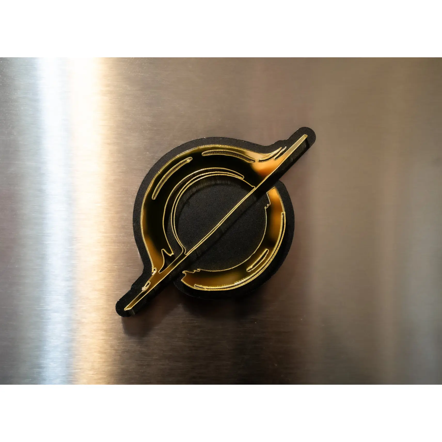 Black Hole Mirror Magnet